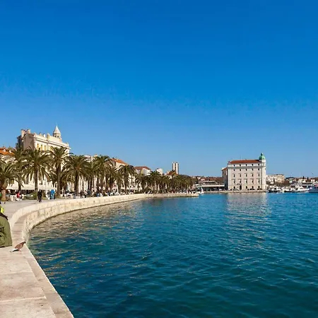 New Luxury Nives On Seaside Split