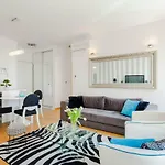 New Luxury Nives On Seaside 아파트 *