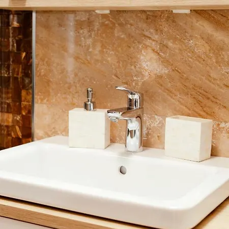 New Luxury Nives On Seaside Apartment