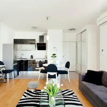 New Luxury Nives On Seaside Apartment