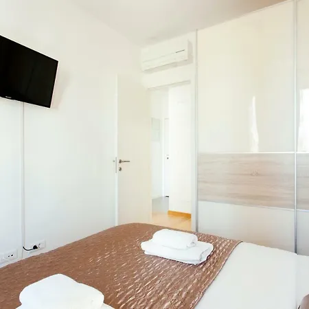 New Luxury Nives On Seaside Split