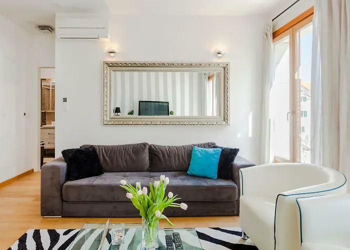 New Luxury Nives On Seaside Apartment